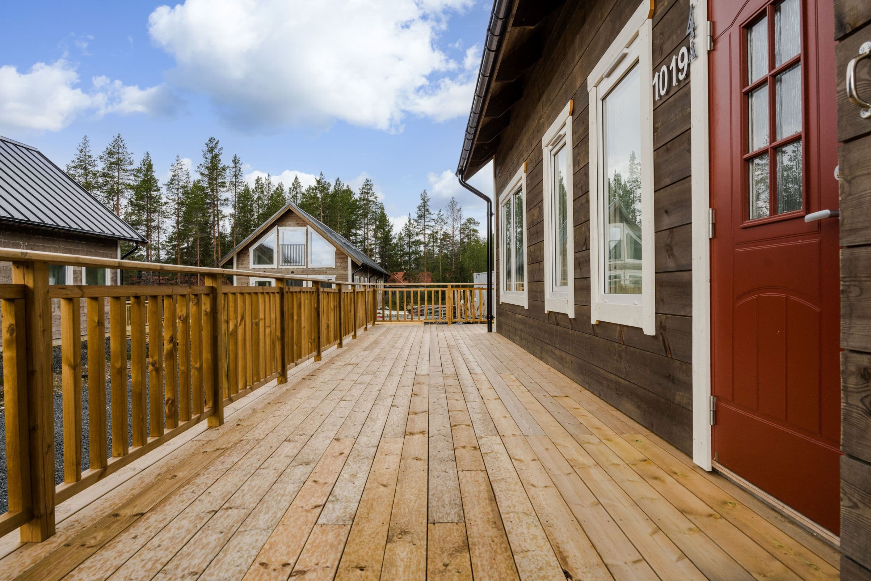 Stor terass vid entrén