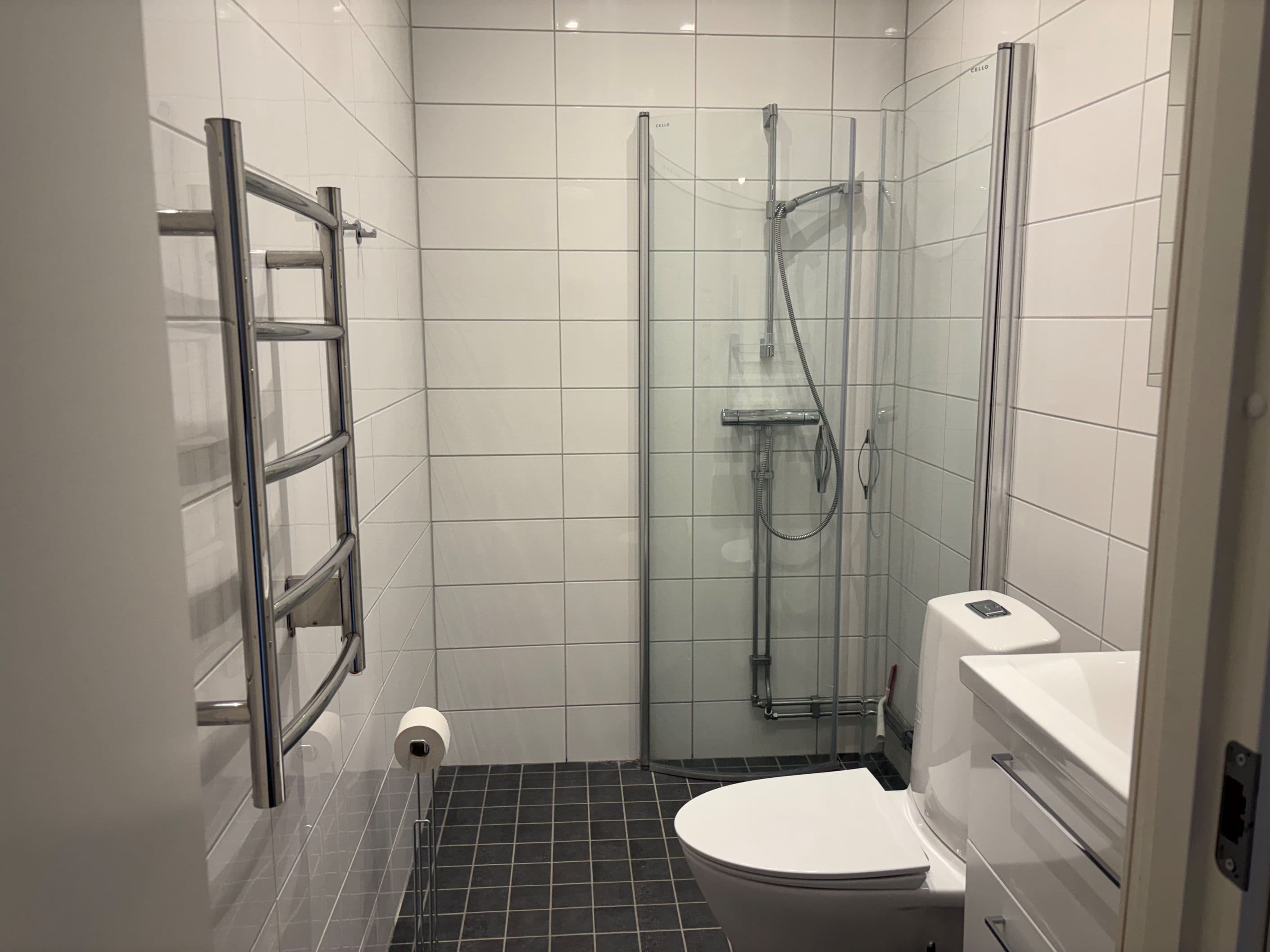 Badrum 1 med tvättmaskin