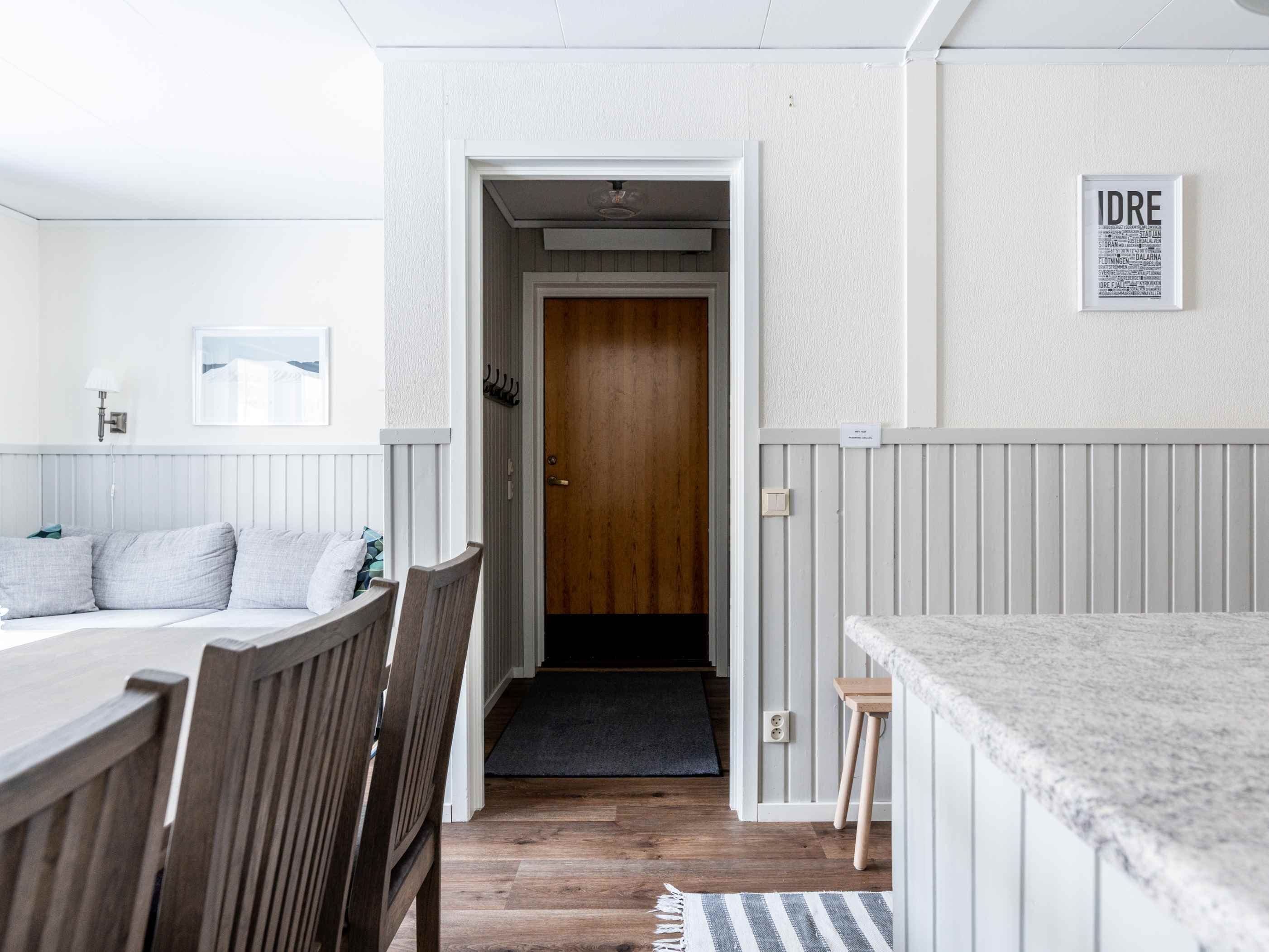 Allrum med hall rakt fram i bild