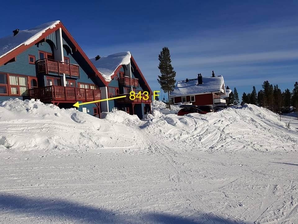 Lägenheten precis vid backen