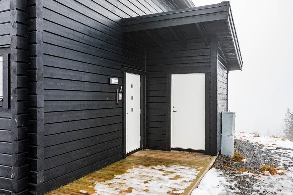 Entré på detta hörnhus