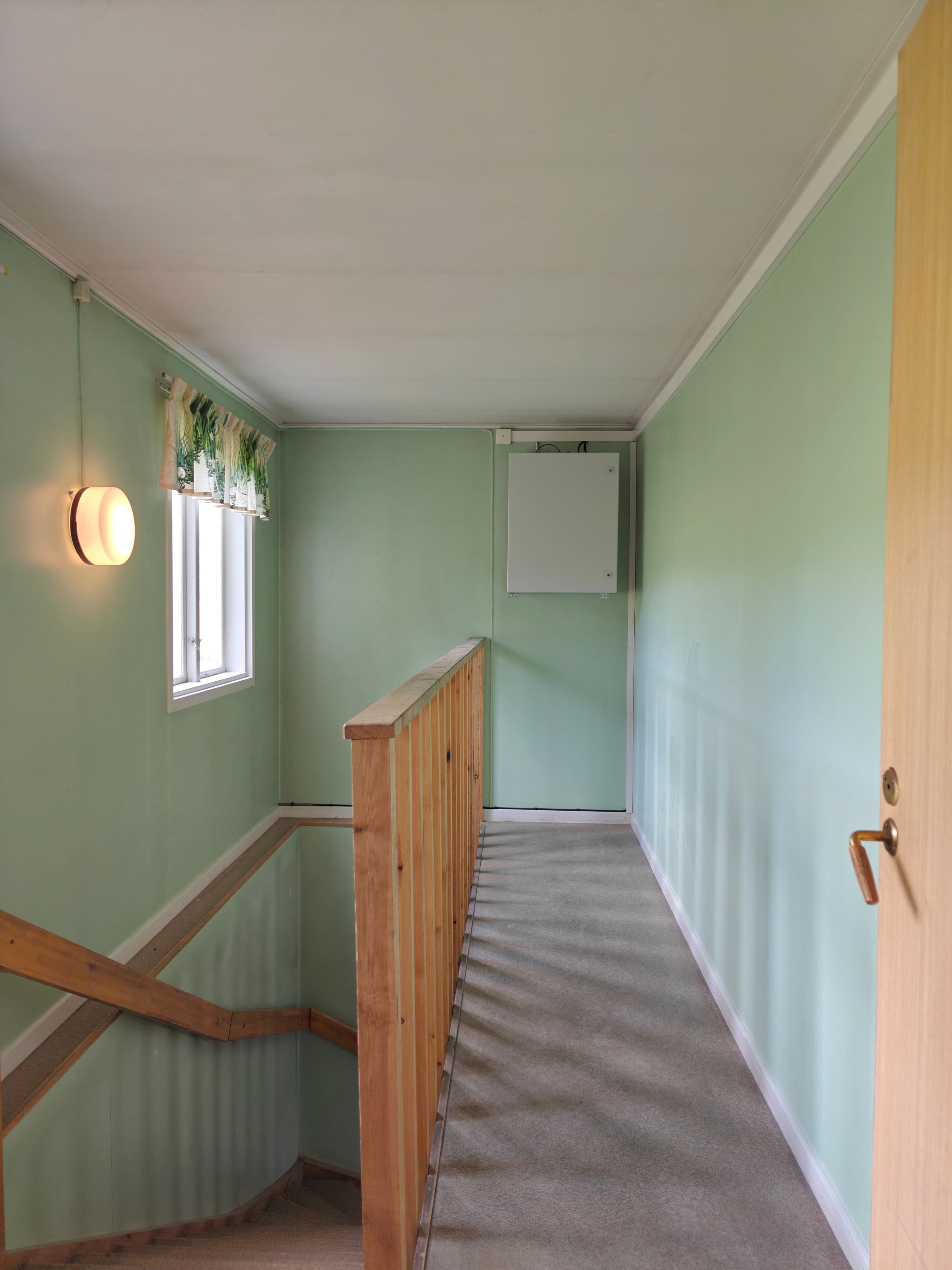 Trappa ned till garagedelen
