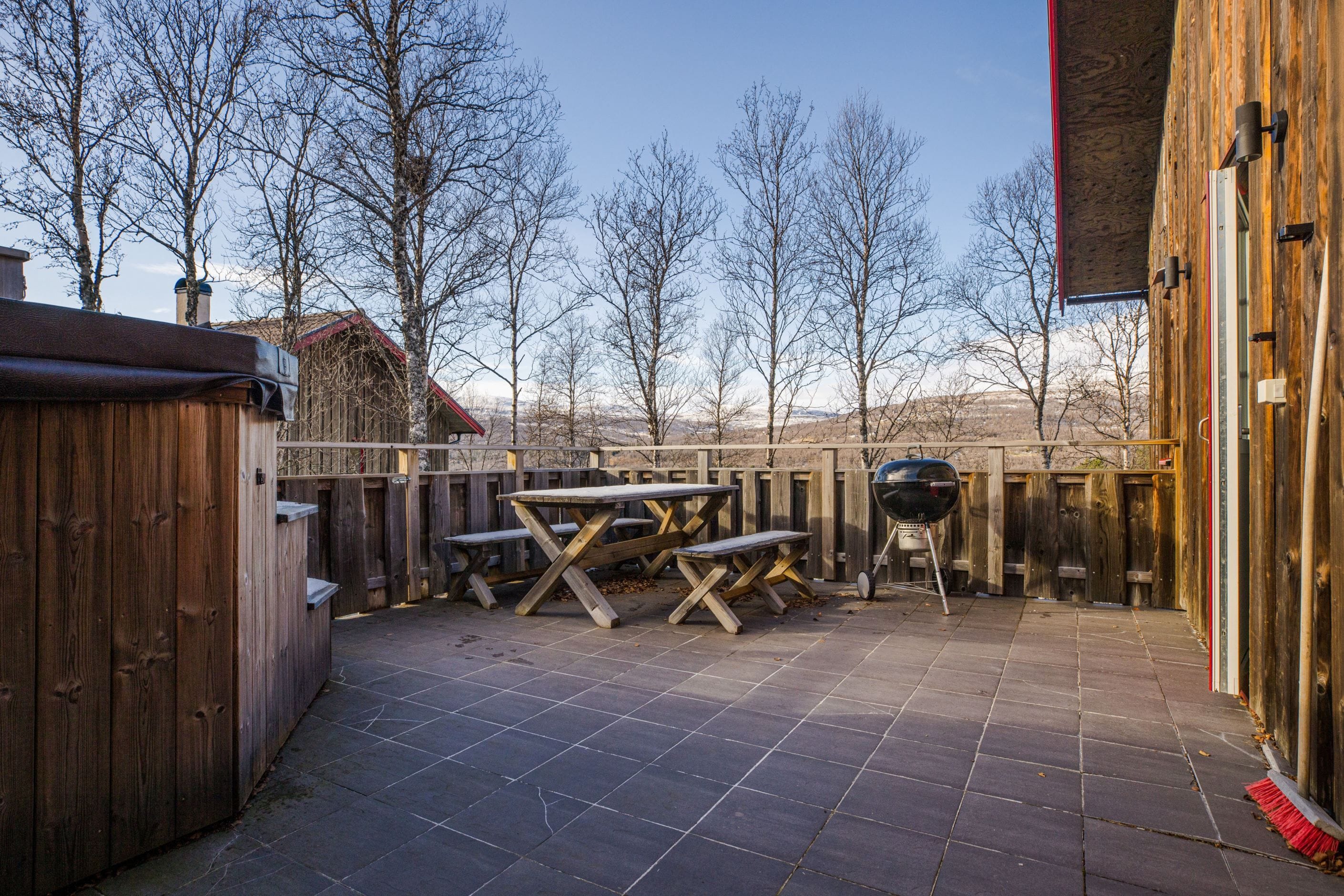 Uteplats med spabad